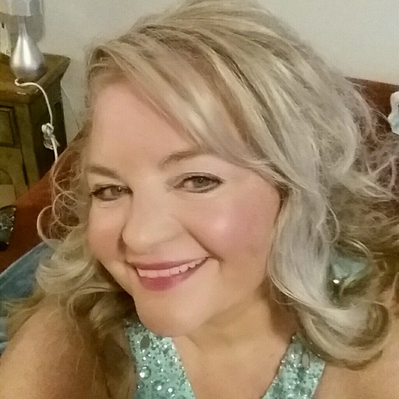 Meet your Posher, Gail - Picture 2 of 3